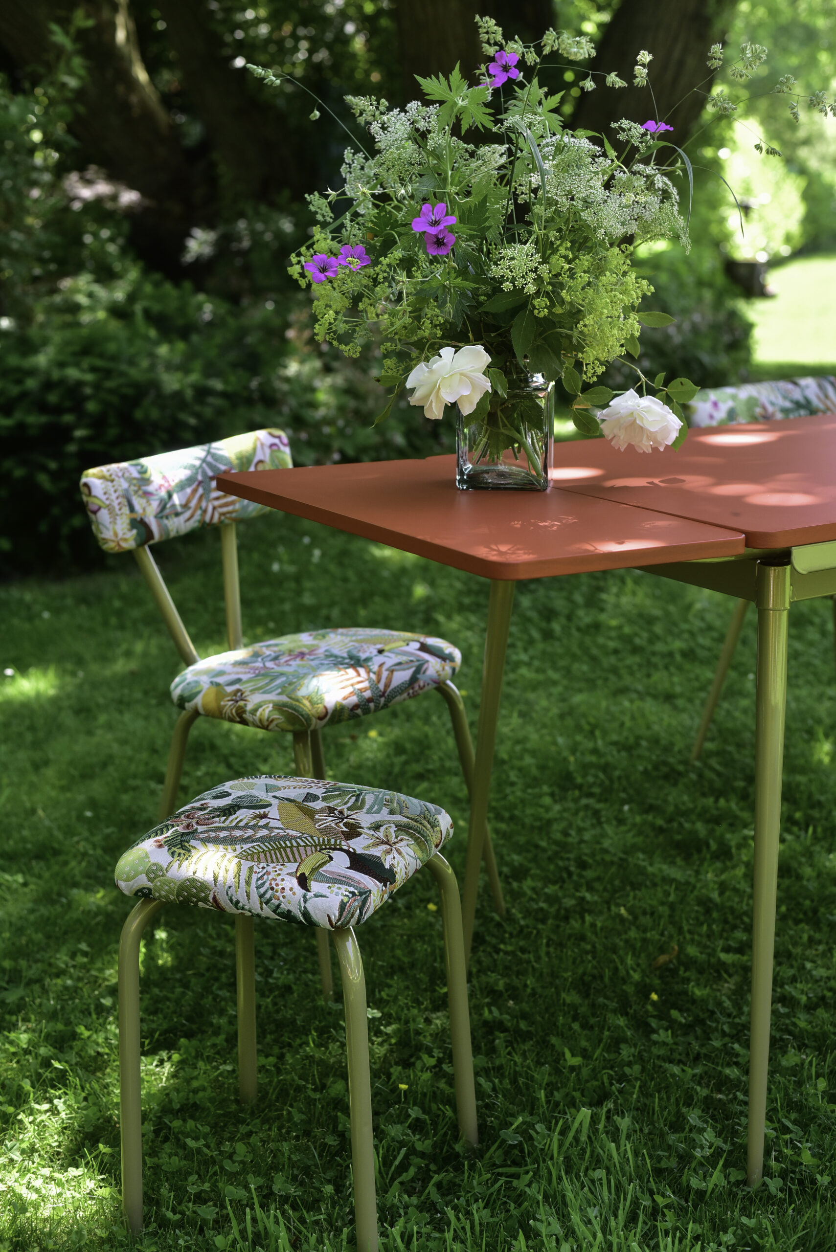 tabouret et chaise fleuris