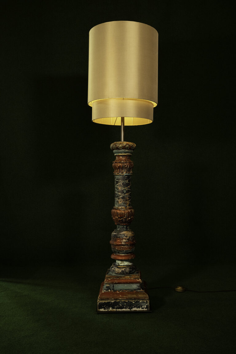 Pied de lampe suédois en bois